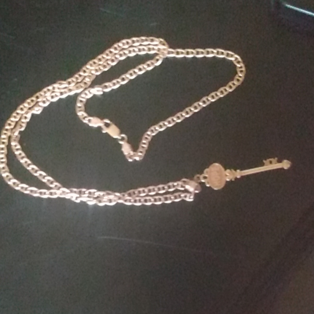 🌟✨Solid gold key and chain not plate or filled